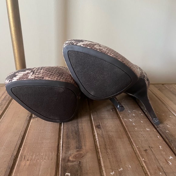 Heels - Picture 2 of 3